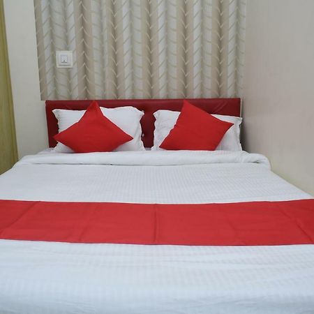 Oyo 45320 Hotel Mars Агартала Екстер'єр фото