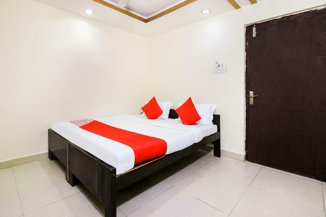Oyo 45320 Hotel Mars Агартала Екстер'єр фото