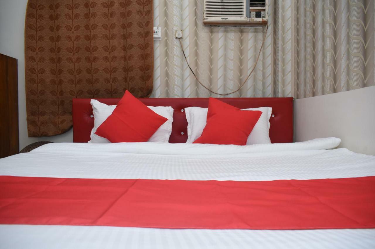 Oyo 45320 Hotel Mars Агартала Екстер'єр фото