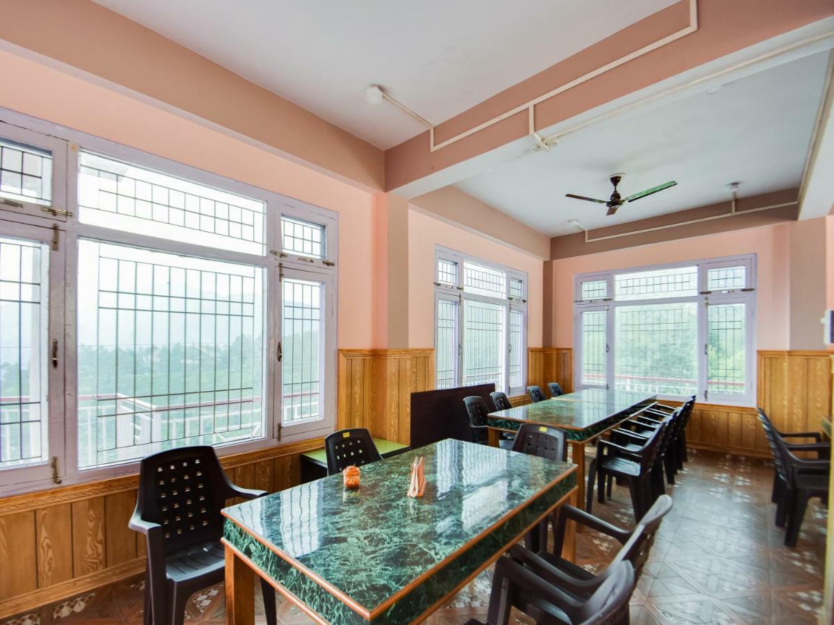 Oyo 45320 Hotel Mars Агартала Екстер'єр фото