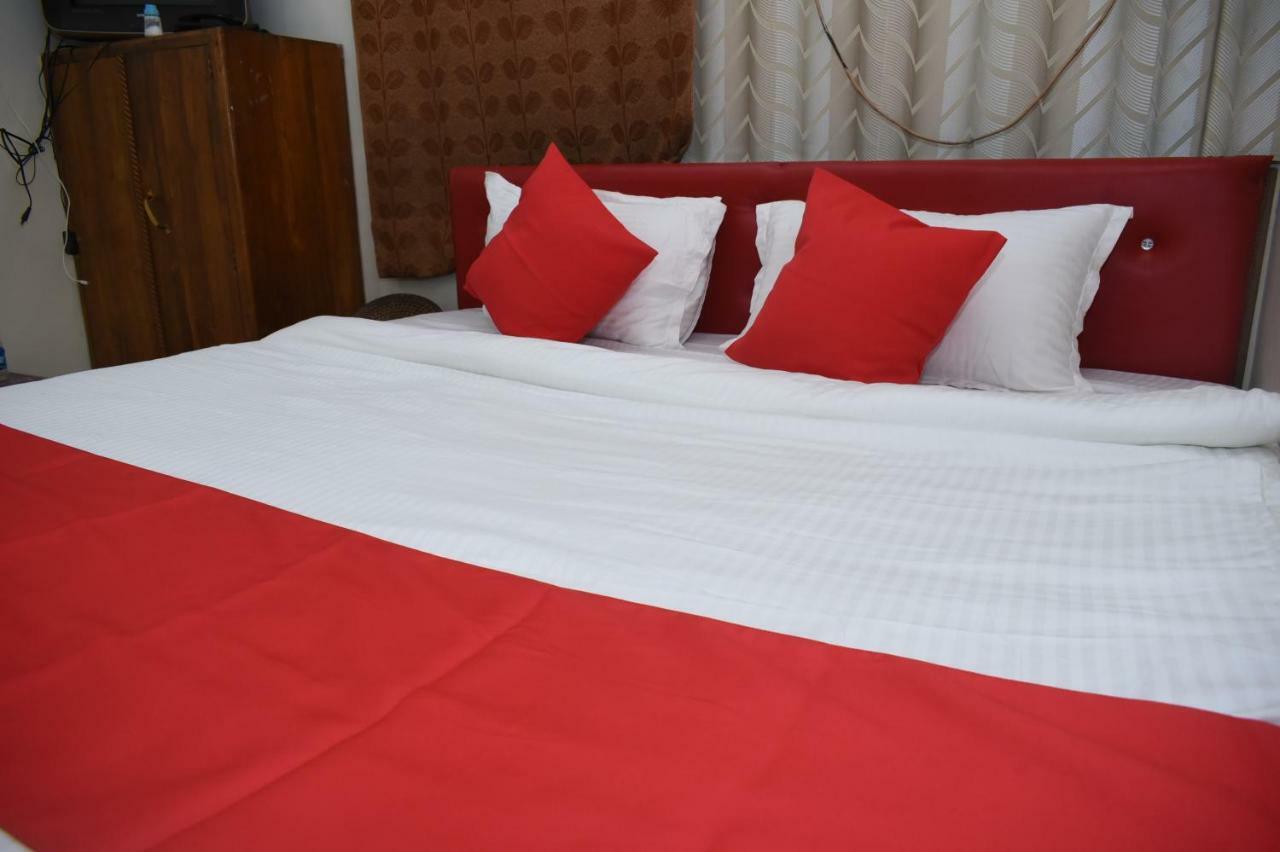 Oyo 45320 Hotel Mars Агартала Екстер'єр фото